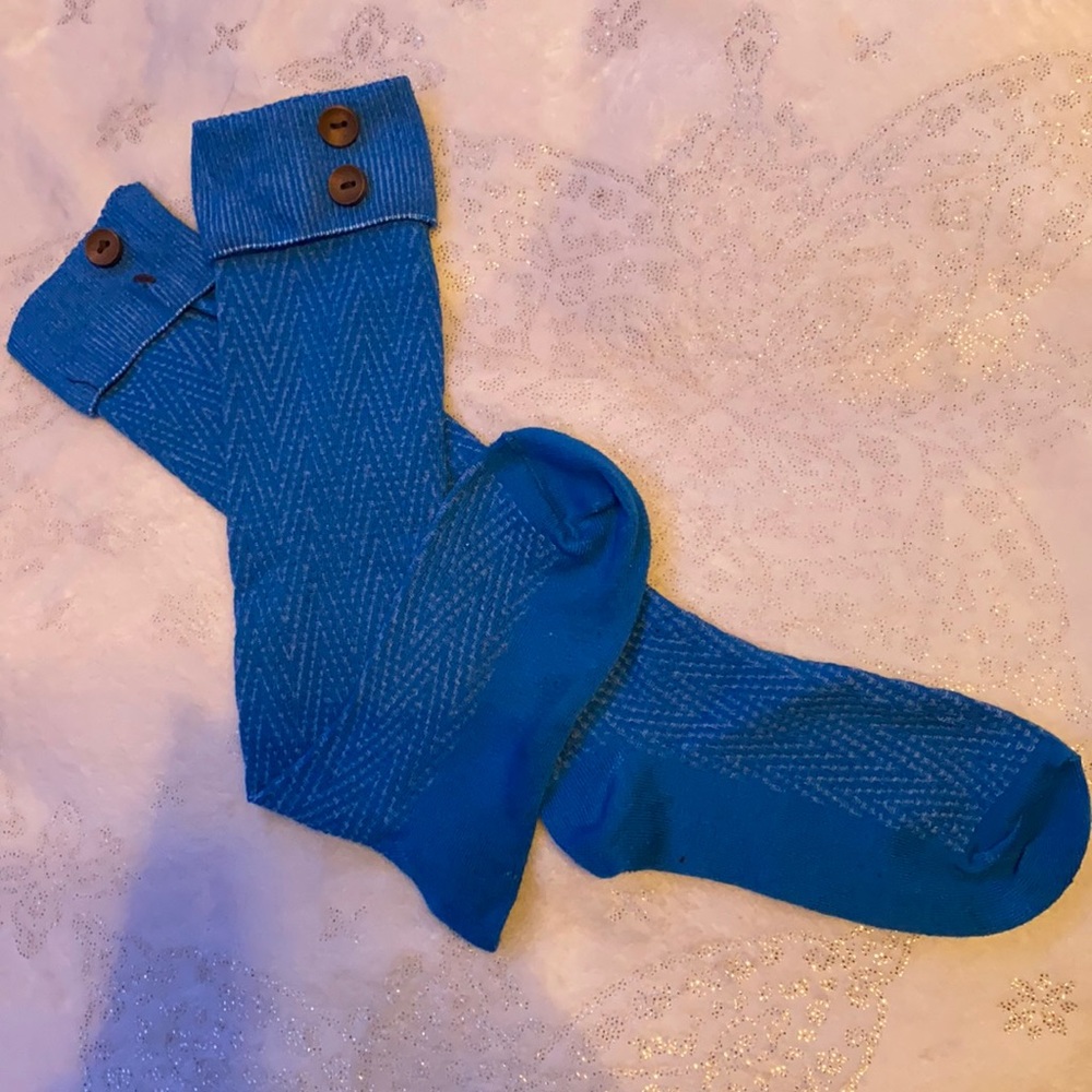 woman's blue boot socks